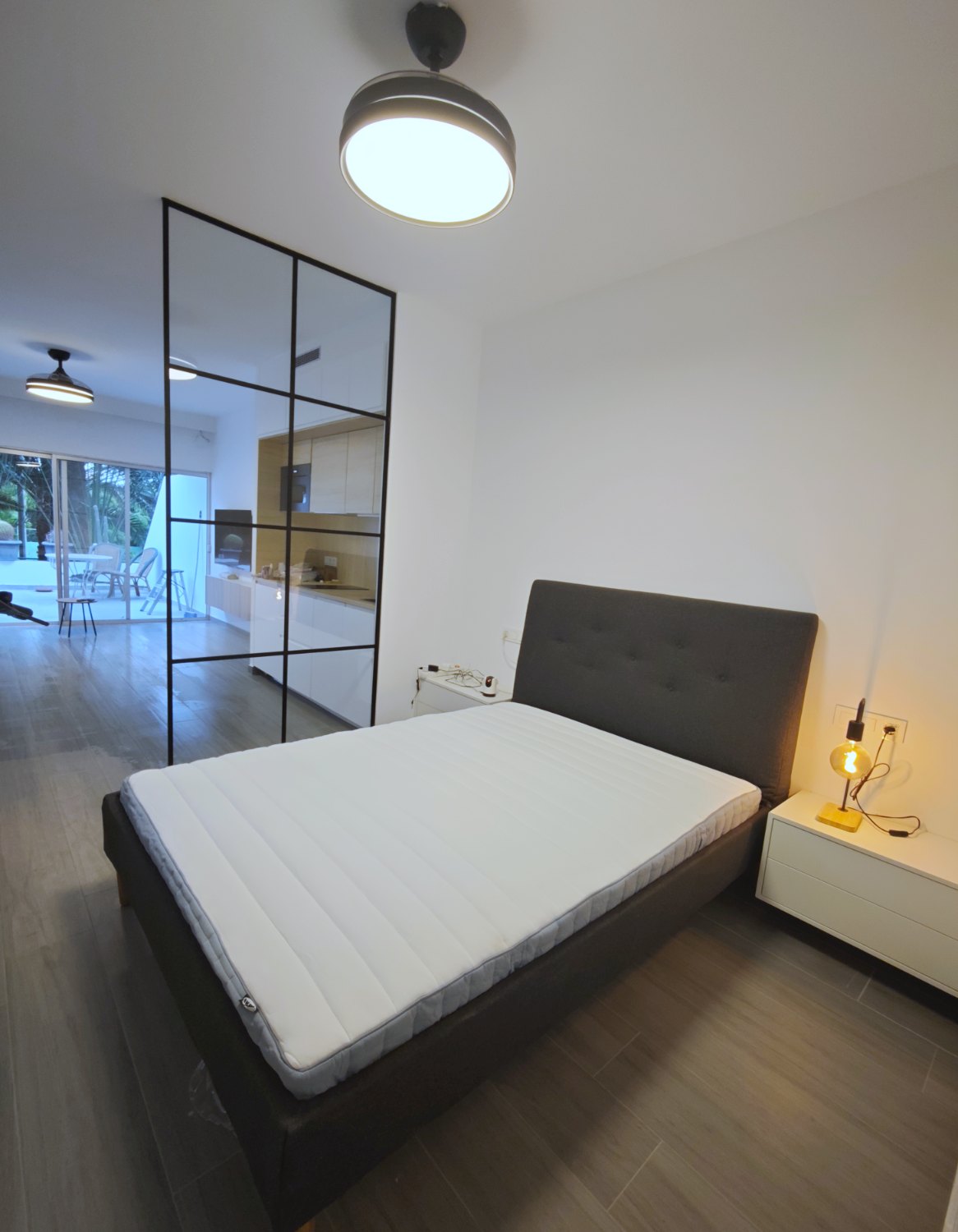 Dormitorio con armario